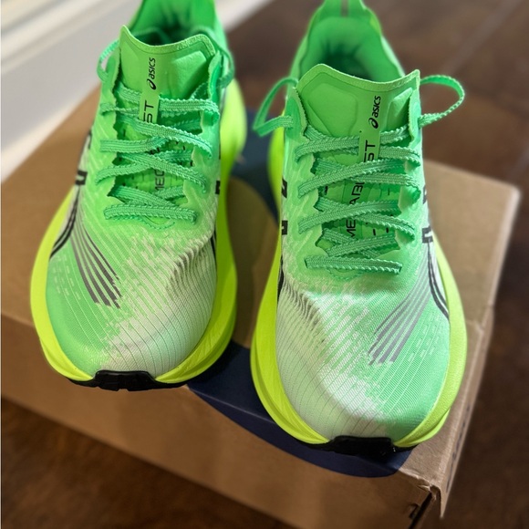 Asics Megablast Women’s 6.5 w/box - Picture 3 of 10